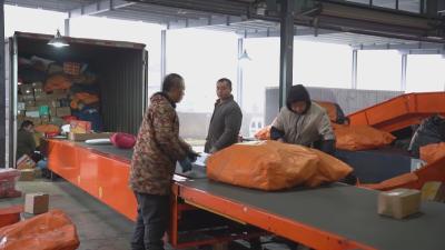 黄州：春节快递“不打烊”   年货寄递有保障