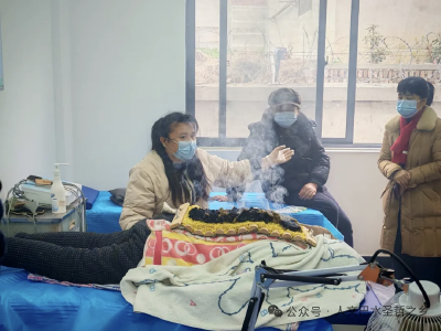 团风县上巴河镇开展艾灸师就业技能培训