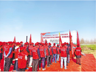 黄冈万名老兵嵌入长江岸线