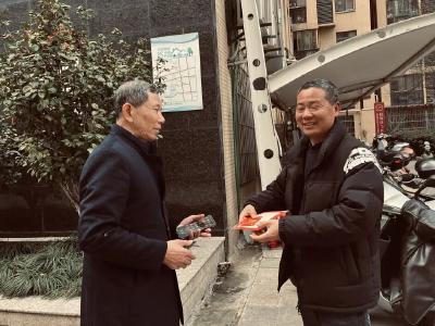 潘家湾社区联合实验中学开展高龄老人慰问清扫活动