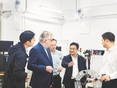 全国政协委员丁华锋持续关注大学生创新创业  “让中国机器人成为新质生产力的重要支撑”