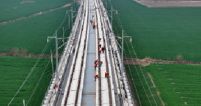 今年1至2月 全国铁路完成固定资产投资722亿元