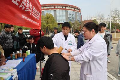 全面行动终结结核                                                                                                                    我市世界防治结核病日活动走进高校