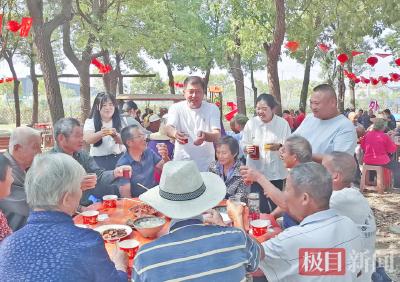 “顶天立地一棵松” ——身边人眼里的好支书吴劲松