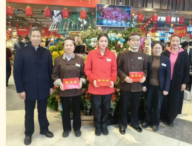 黄商集团领导春节前走访慰问困难职工