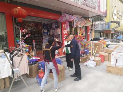 武穴城管“街长制”为港城文明添暖色