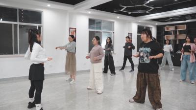 办实事 解难题｜黄州区：青年夜校“焕新”开课 点亮年轻人夜生活