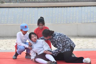 行走的思政课走新更走“心”！黄冈思源实验学校推动红色育人与课题研究深度融合