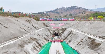 首季攻坚传捷报 隧洞贯通启新程 ——鄂北二期工程最长在建输水隧洞顺利贯通