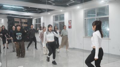 黄州青年夜校“焕新”开课 解锁下班后的“第三种生活”