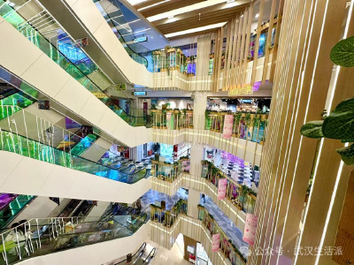 工厂装上“智慧神经” 商场卖起“快乐情怀”  服务业撑起湖北经济半壁江山