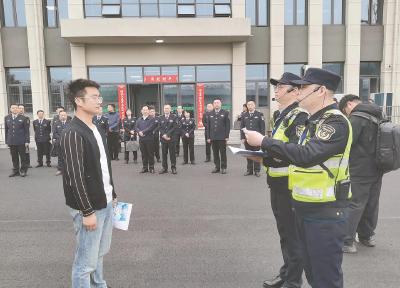 罗田交通执法大队筑牢假期安全防线