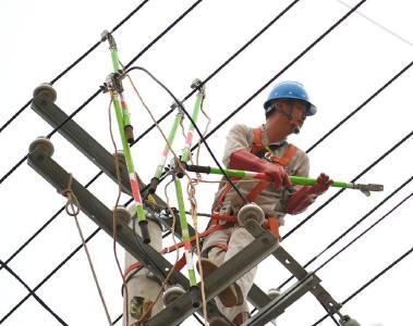 彭思供电所：雷霆出击保供电 火速抢修暖民心