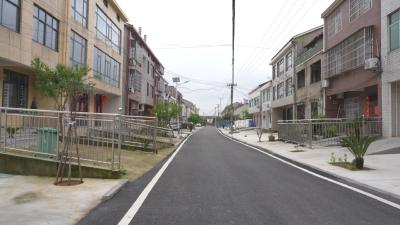 黄州路口社区：墙绘扮靓新家园 文明新风入画来