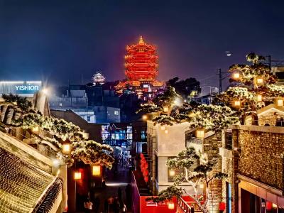 凭栏把盏观胜景、一眼名楼入画来，“天台经济”点亮文旅新图景