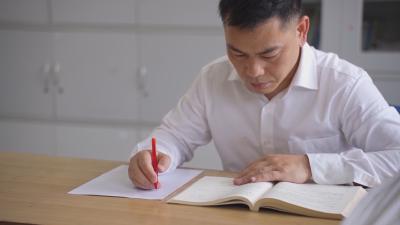 奋进火红五月 礼赞劳动荣光｜蓝斌光：大别山下的“金牌教练”