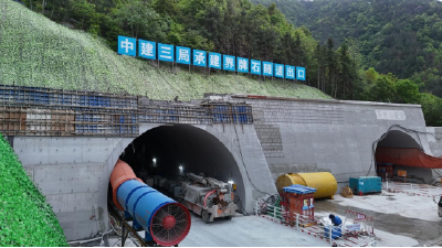 400多名建设者一线掘进  英黄高速“咽喉”工程界牌石隧道突破600米