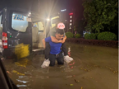 与风雨竞速，暴雨中的“太保蓝”