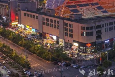 来凤：华龙烟火夜市正式开市 点亮县域夜经济新名片