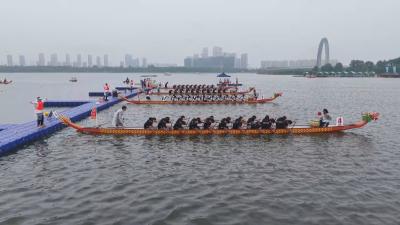 新闻特写：雨中竞渡显豪情 龙腾黄州庆盛会