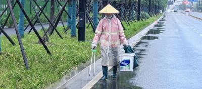 用行动诠释初心使命  回龙山镇筑牢防汛“红色堤坝”