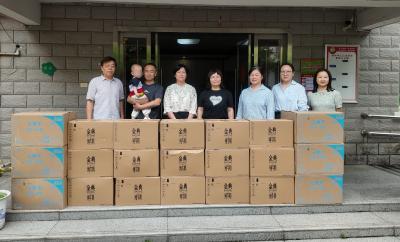 市总工会走进福利中心开展六一关爱帮扶活动