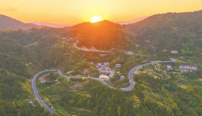 旅游公路带动乡村振兴