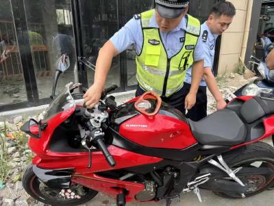 团风交警整治非法改装飙车违法行为