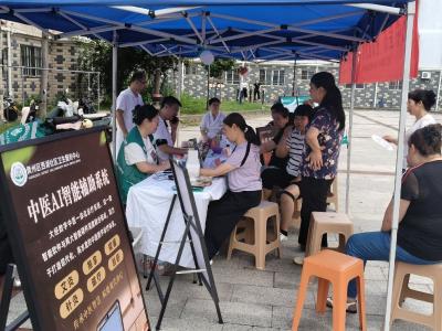 关注房颤预防卒中 惠民义诊守护健康                                                                                             黄州区西湖社区卫生服务中心开展公益义诊进社区活动