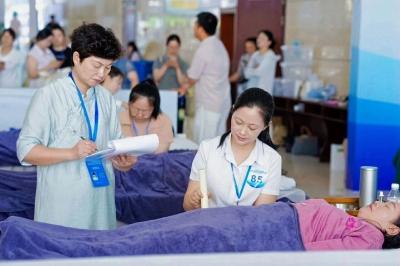 传承古法艾灸技艺 厚植传统康养匠心  2026年保健艾灸师湖北选拔赛在蕲春火热开赛