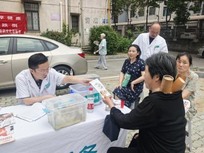 全民提素养 防跌护安康  黄州区赤壁社区卫生服务中心开展双主题义诊活动