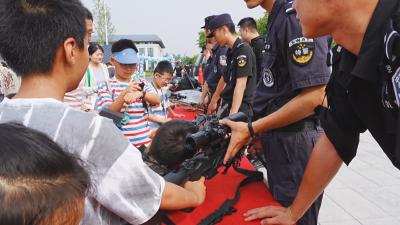 市公安局：警娃进警营 体验父母使命与警营魅力