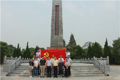 省委政法委部分党支部赴洪湖瞿家湾镇党员干部 教育基地开展学习教育活动