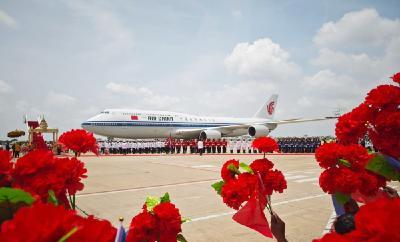 习近平抵达柬埔寨金边国际机场发表书面讲话