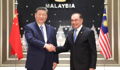 习近平同马来西亚总理安瓦尔举行会谈