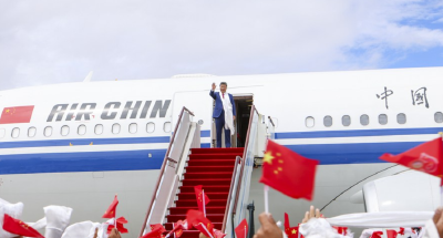 习近平在出席西藏自治区成立60周年庆祝活动后返回北京