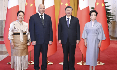 习近平会见汤加国王图普六世