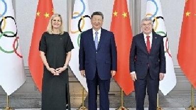 习近平会见国际奥委会主席考文垂和终身名誉主席巴赫