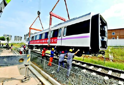 武汉地铁喜提第2000辆列车 江豚、黄鹤等武汉元素融入设计