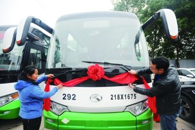 武汉首批公路版公交正式上线！292路恢复通行岱黄高速实行“一人一座”