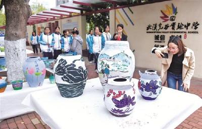 3000件陶器来自乡野 师生捡回一座“陶器博物馆”