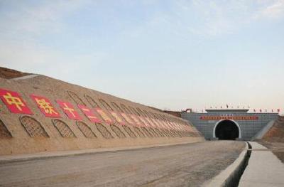 蒙华铁路江陵段建设稳步推进 为10月通车打下基础