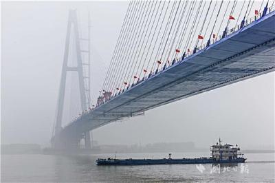 武汉青山长江大桥合龙 是武汉的第十一座长江大桥