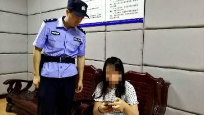 网络主播直播修眉变“自残”？网友报警其突然被封号，警察找上门！