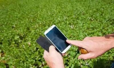 手机成“新农具”，种田、卖货全靠它，你准备好了吗？