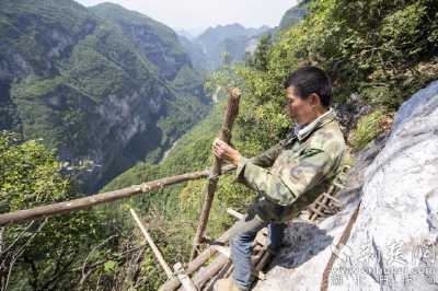 “绝壁愚公”：悬崖造“景区” 点亮脱贫希望之灯