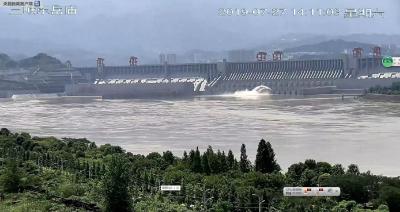 为防长江上游形成洪水 三峡水库今日开闸泄洪