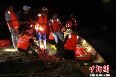 湖北鹤峰各部门联合搜救 最后一名失联人员遗体被找到