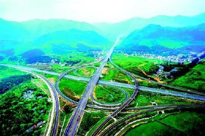 荆楚崛起“祖国立交桥” 到2022年市市通高铁 县县通高速