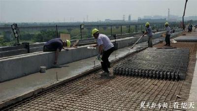 荆州跨海子湖特大桥顺利合龙 创下世界之最